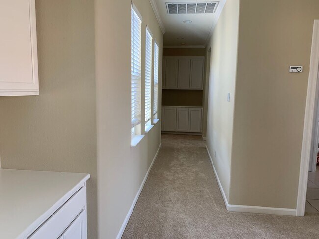 Building Photo - Stunning 4 bed/2.5 bath home in San Ramon