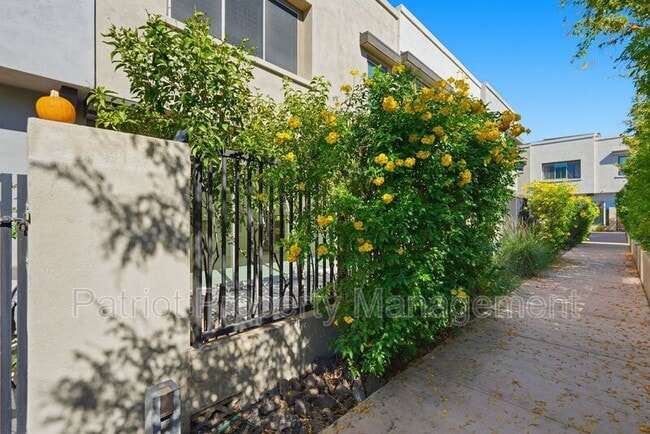 Building Photo - 7347 E Vista Bonita Dr