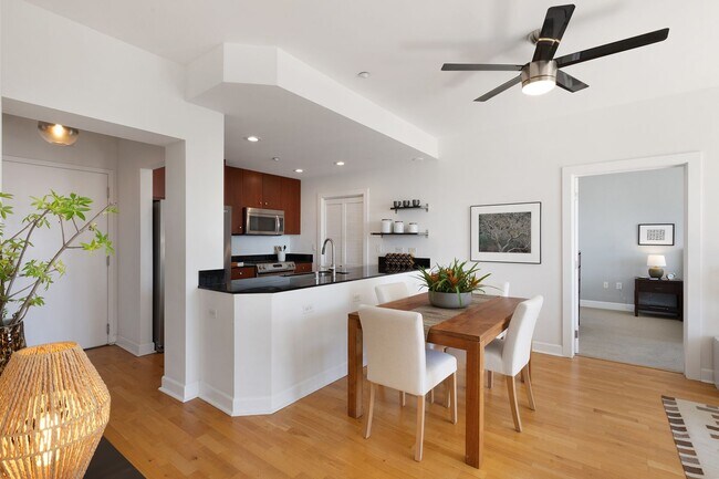 Building Photo - Great natural light in a large condo near ...