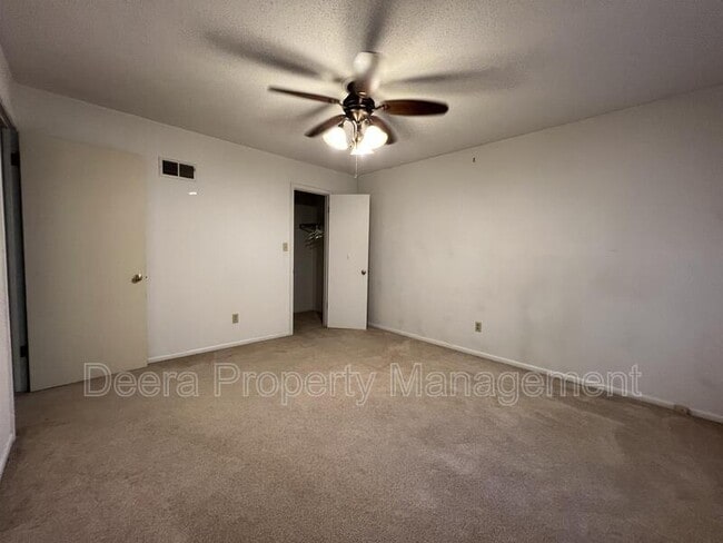 Building Photo - 8506 W 98th St