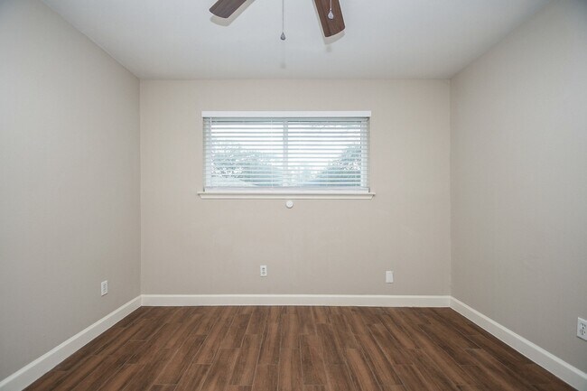 Building Photo - 13607 Elm Ct