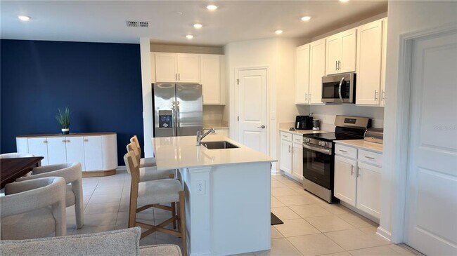 Building Photo - 2731 Armstrong Ave