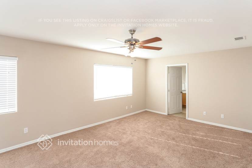 Building Photo - 7805 Robinglen Ave