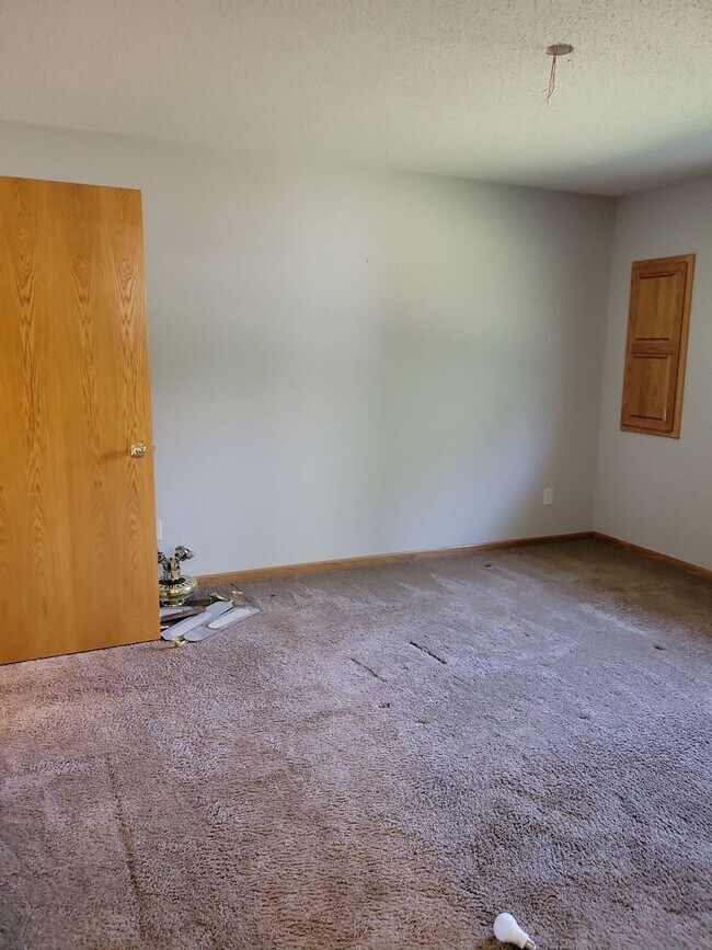 Building Photo - 2209 Cattail Way