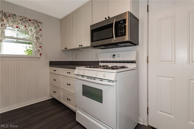 Building Photo - 8279 Westmoor Rd