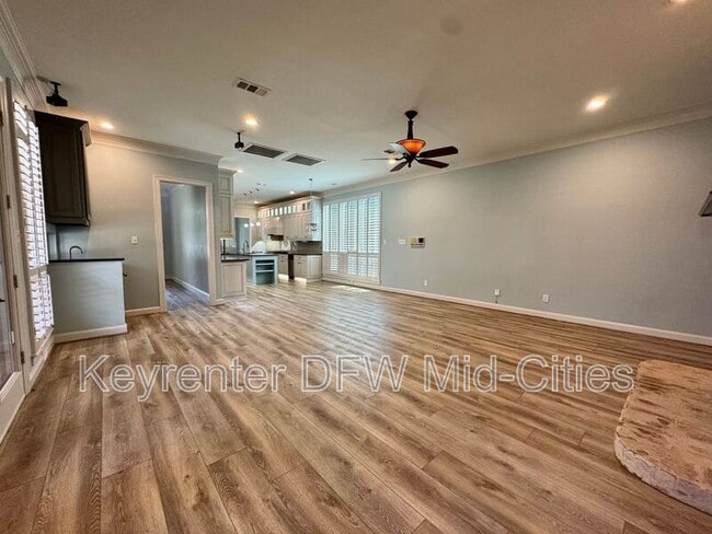 Building Photo - 2417 Creekside Cir S