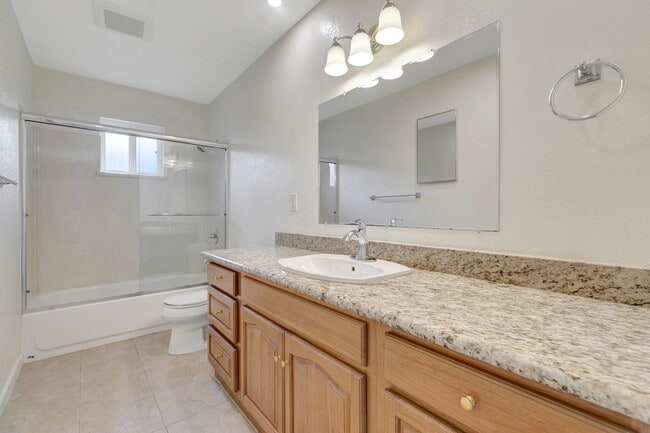 Building Photo - Renovated Duplex in the Heart of Silicon Valley!