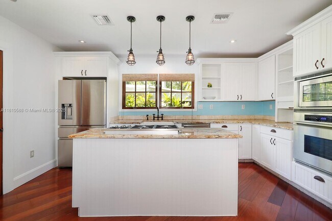 Building Photo - 2527 Inagua Ave