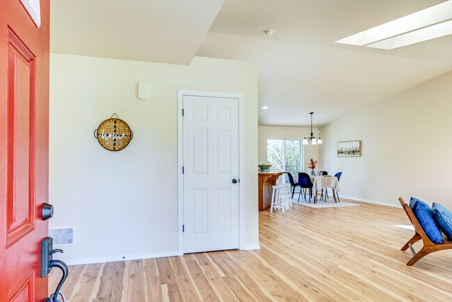 Building Photo - 3 Bedroom Rambler in Quiet Port Orchard Lo...
