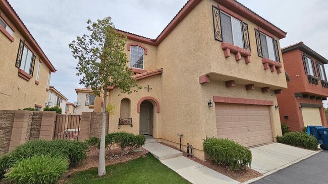 Building Photo - GORGEOUS HOME NEAR BLUE DIAMOND & DECATUR!!!!
