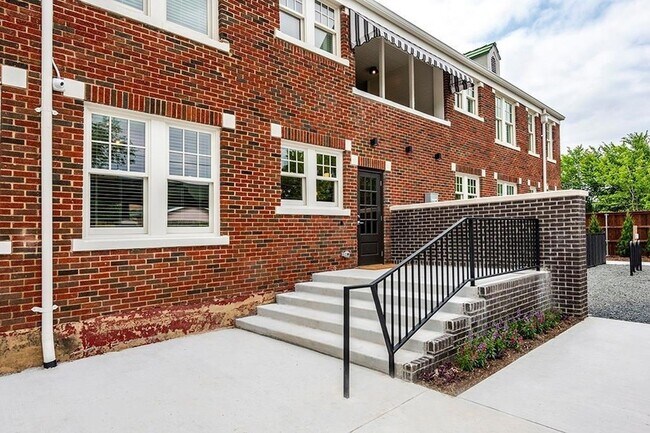 Building Photo - 2837 Hemphill St
