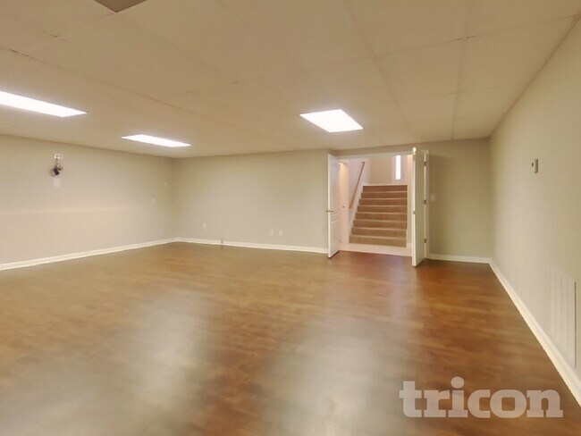 Building Photo - 8870 Mae Ct