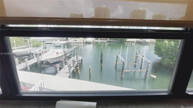 Building Photo - 255 Poinciana Island Dr