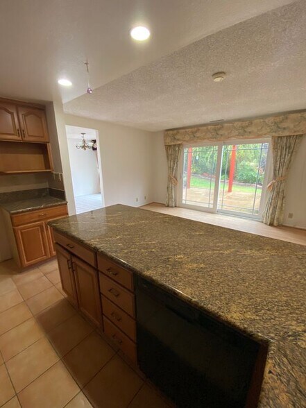 Building Photo - 16 Calle de Rodeo