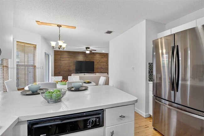 Building Photo - 14076 S Forest Oak Cir