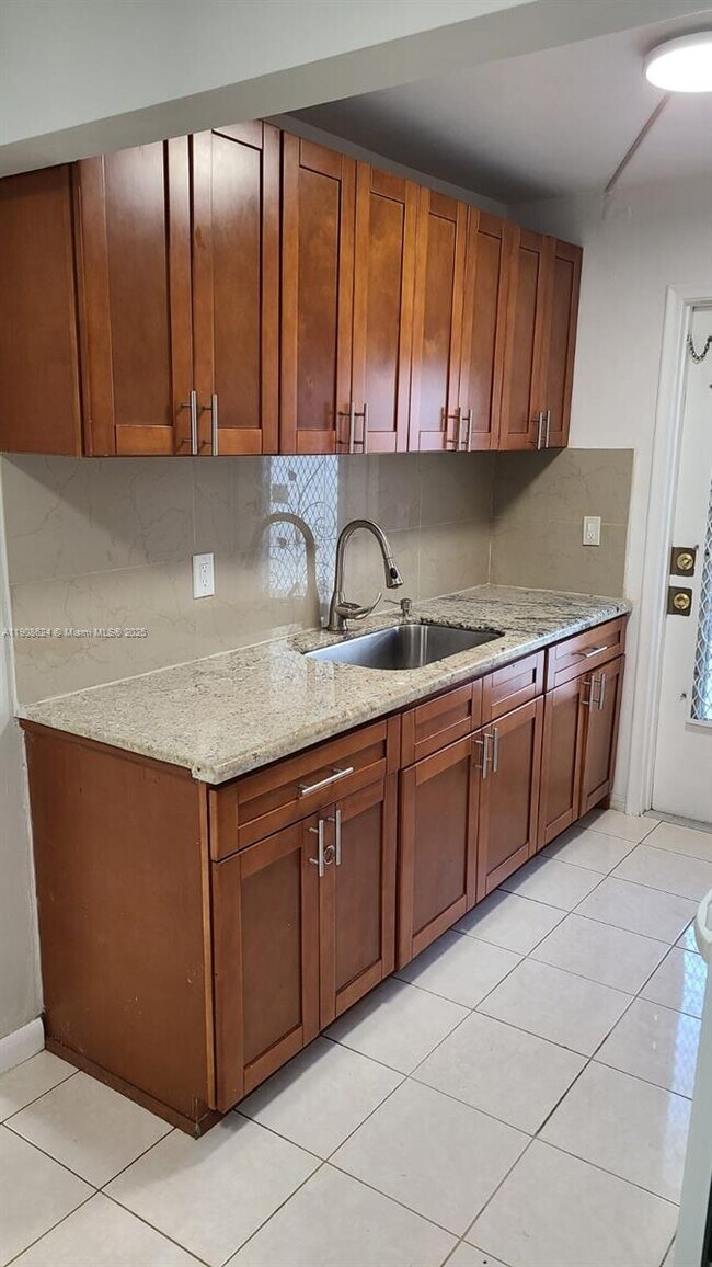 Primary Photo - 1715 Wiley St