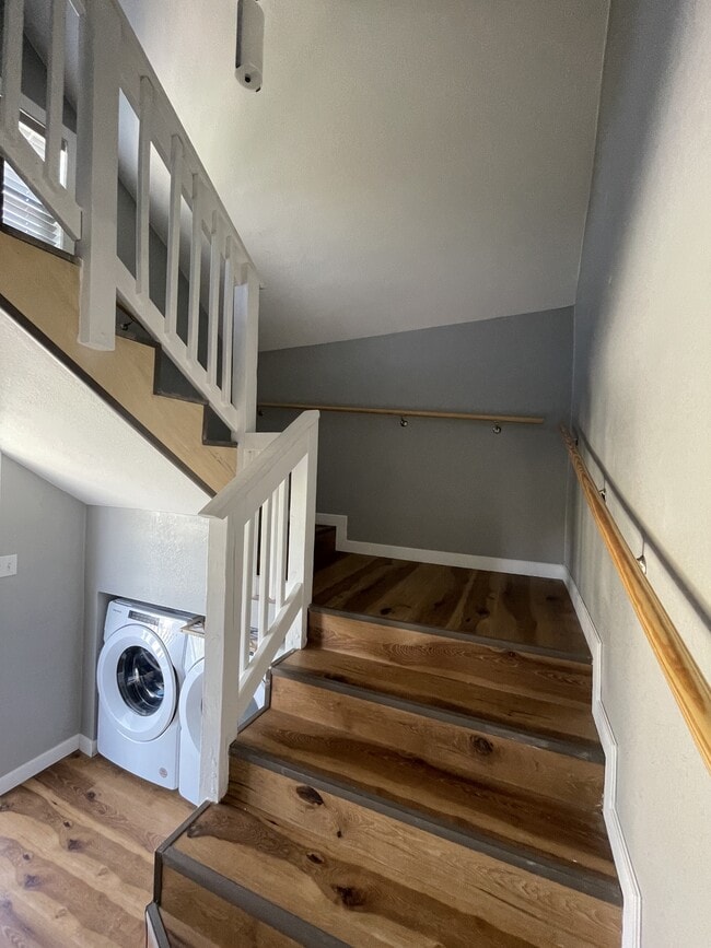 Building Photo - 105 W Summit St