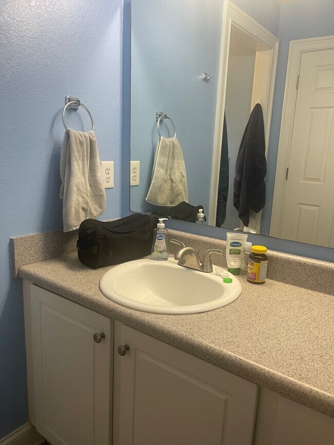 Building Photo - 802 W Longleaf Dr