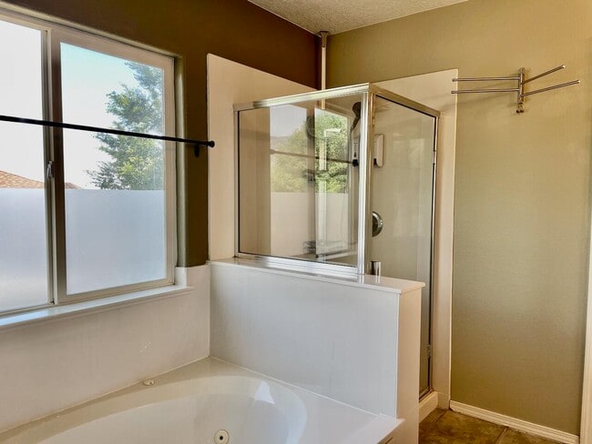 Building Photo - 12408 Mangas Trail NE