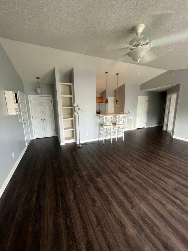 Building Photo - 4701 Pennoak Ln