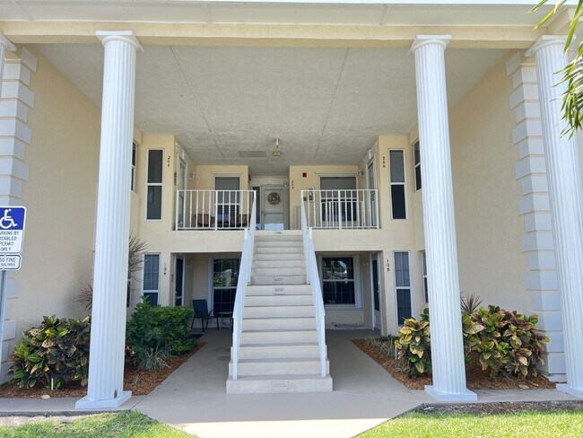 Building Photo - Great first floor Condo - Annual Lease