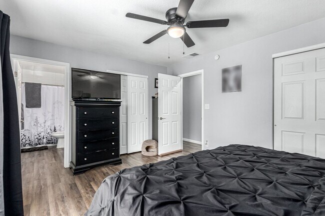 Building Photo - Spacious 4-bedroom available 6/1