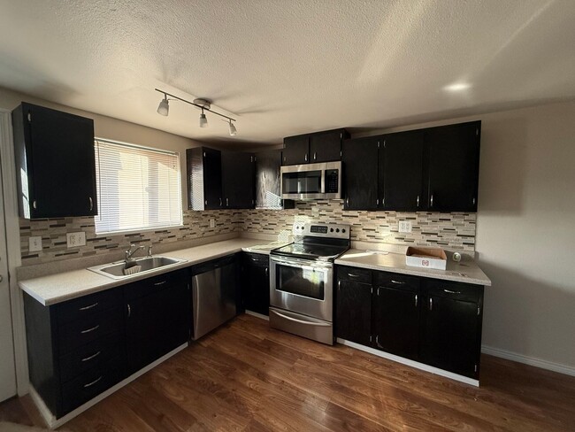 Building Photo - Spacious 2 Bed / 1.5 Bath in Centennial with In-Unit W/D