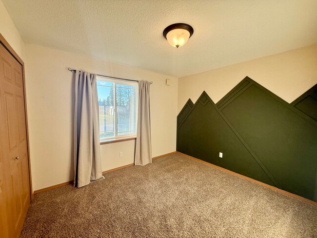 Building Photo - KENAI RANCH HOME!