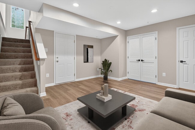 Building Photo - 7047 Water Oak Rd