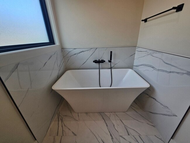 Building Photo - 7233 Havenwood Dr