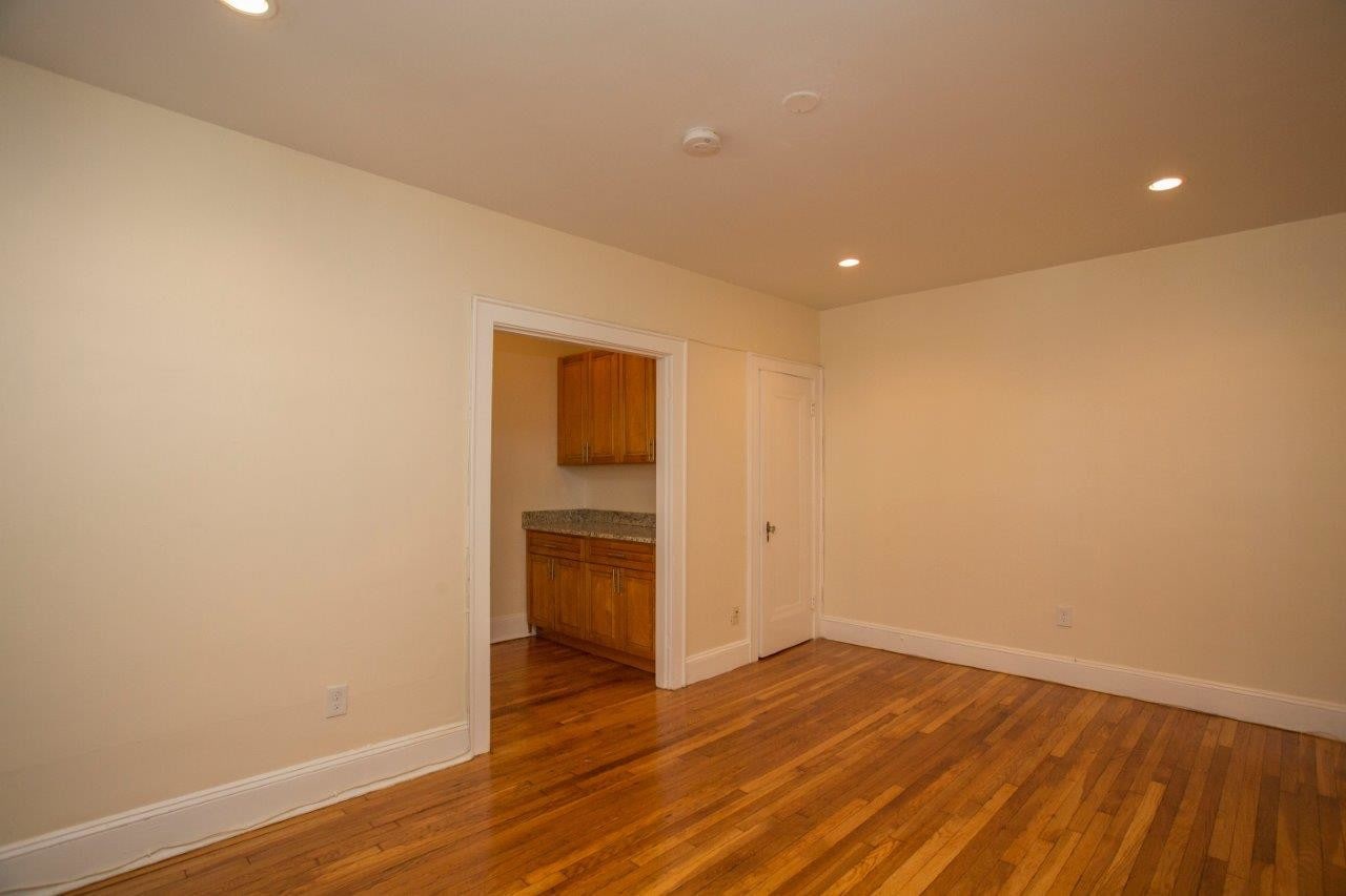 Building Photo - 138 Highland Ave