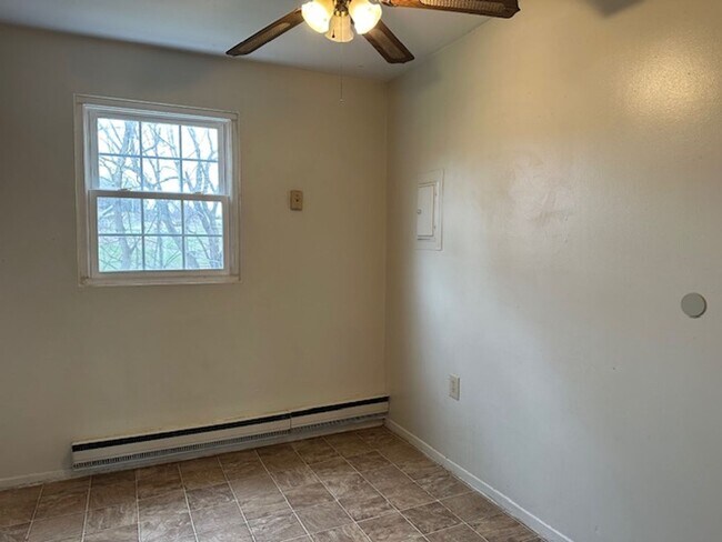 Building Photo - 696 Walborn Rd