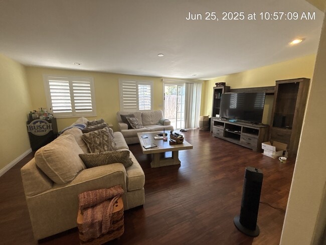 Building Photo - 8239 Loma View Ct