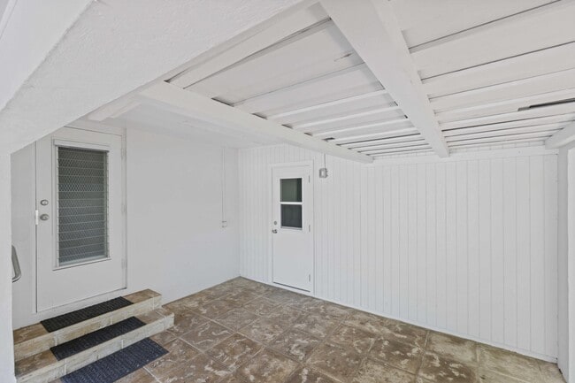 Building Photo - 246 Merrain Rd