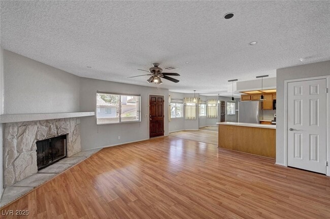 Building Photo - 913 Falconhead Ln