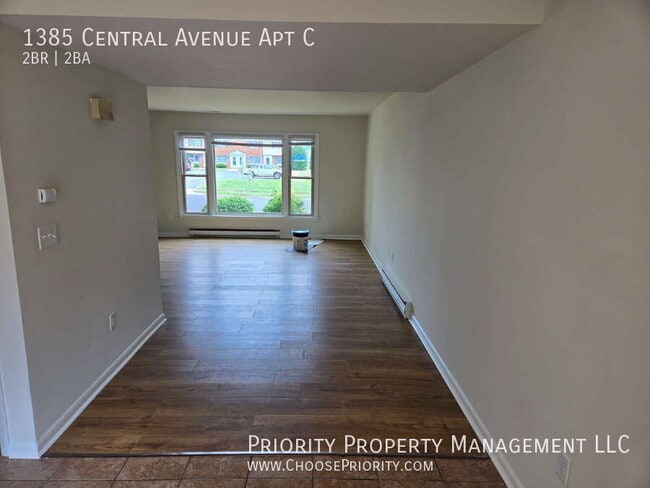 Building Photo - 1385 Central Ave
