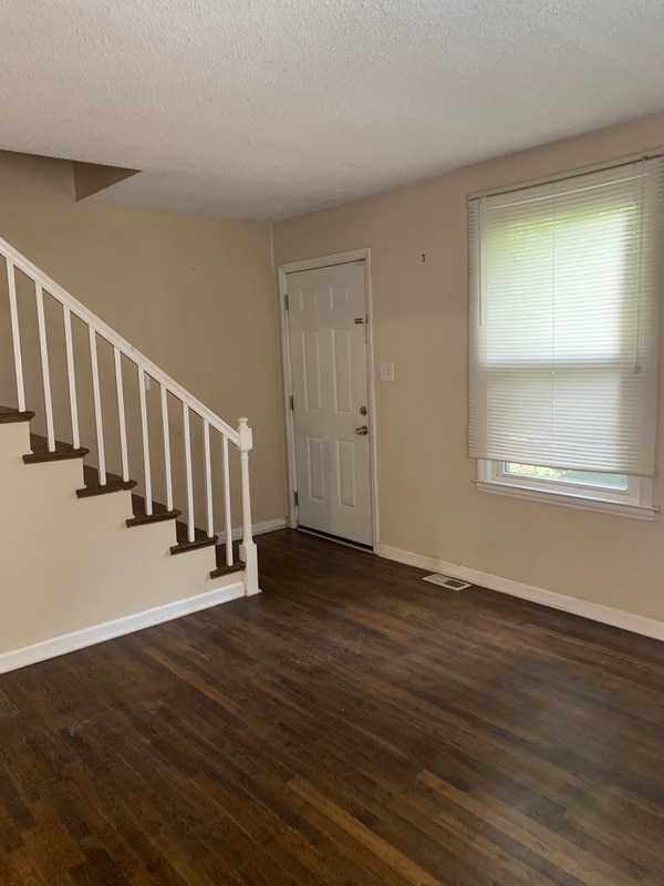 Building Photo - 4201 Dinglewood Ave