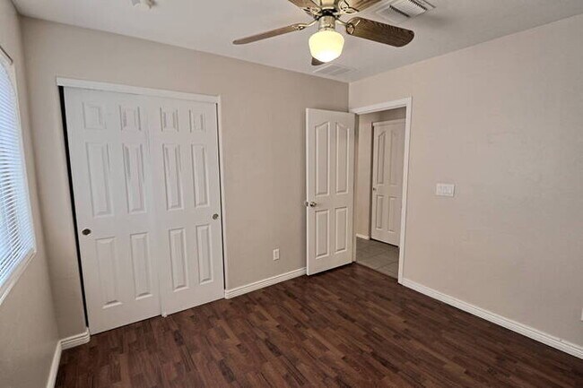 Building Photo - 50% OFF FIRST MONTH'S RENT!!!!!!!!!!!! Los Arroyos