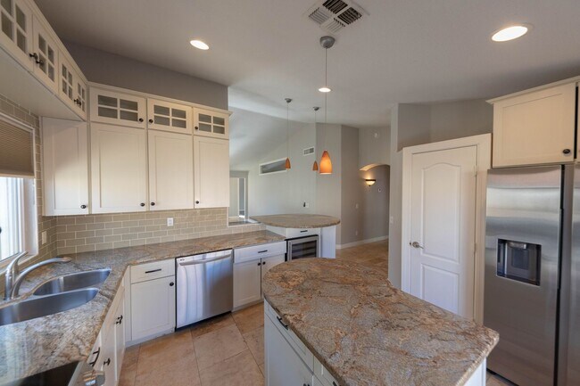 Building Photo - Charming 4 bed, 2 bath home in Chandler!