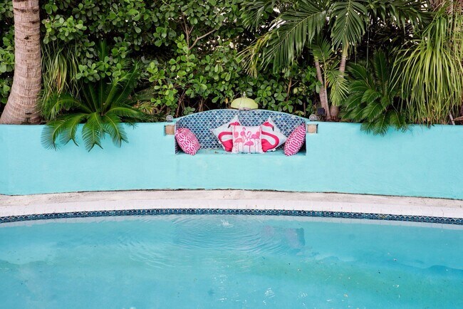 Building Photo - 113 Park Ln E