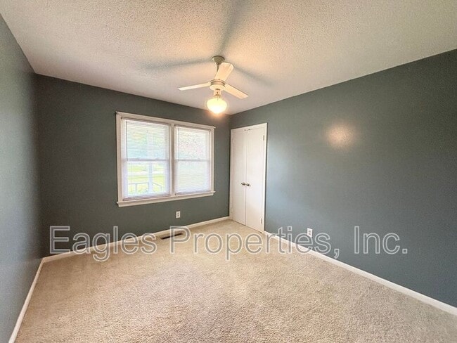 Building Photo - 657 Saulston Rd