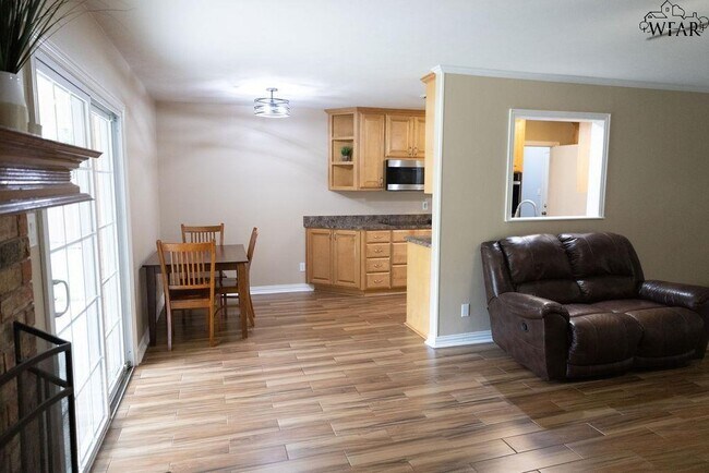 Building Photo - 2824 Barrywood Dr