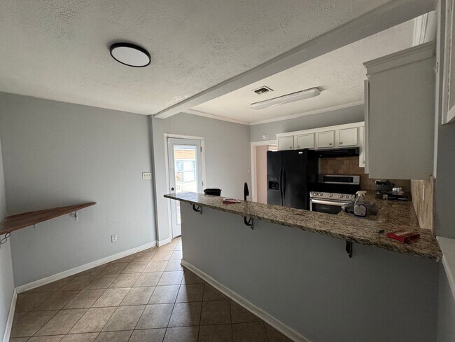 Building Photo - 2218 Yancey Ave