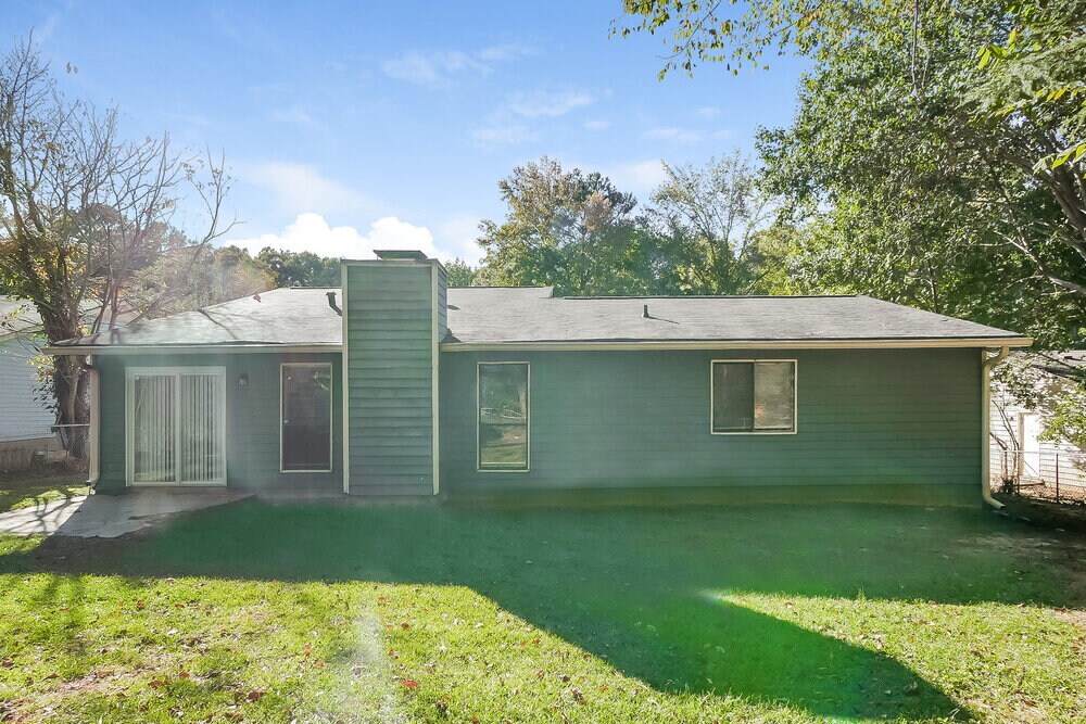 Building Photo - 9380 Forest Knoll Dr
