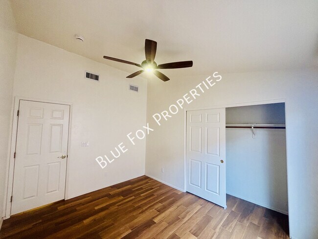 Building Photo - 10451 N Calle Verano Seco