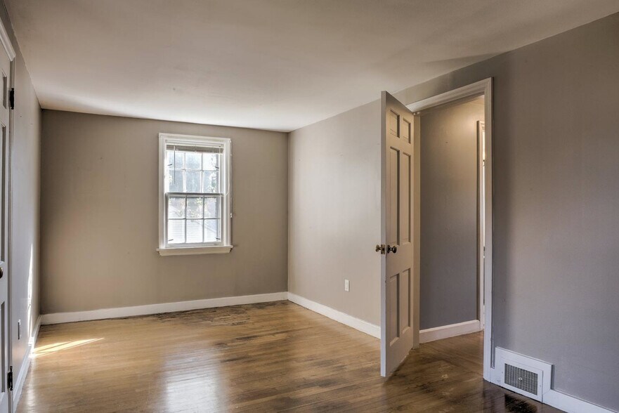 Building Photo - 35 Hastings Ave