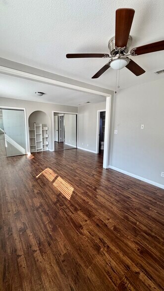 Building Photo - 1803 Redbud Cir