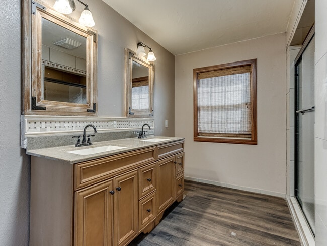 Building Photo - 1131 S Miles Ave