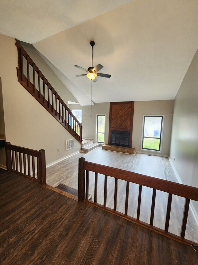 Building Photo - Town home for rent