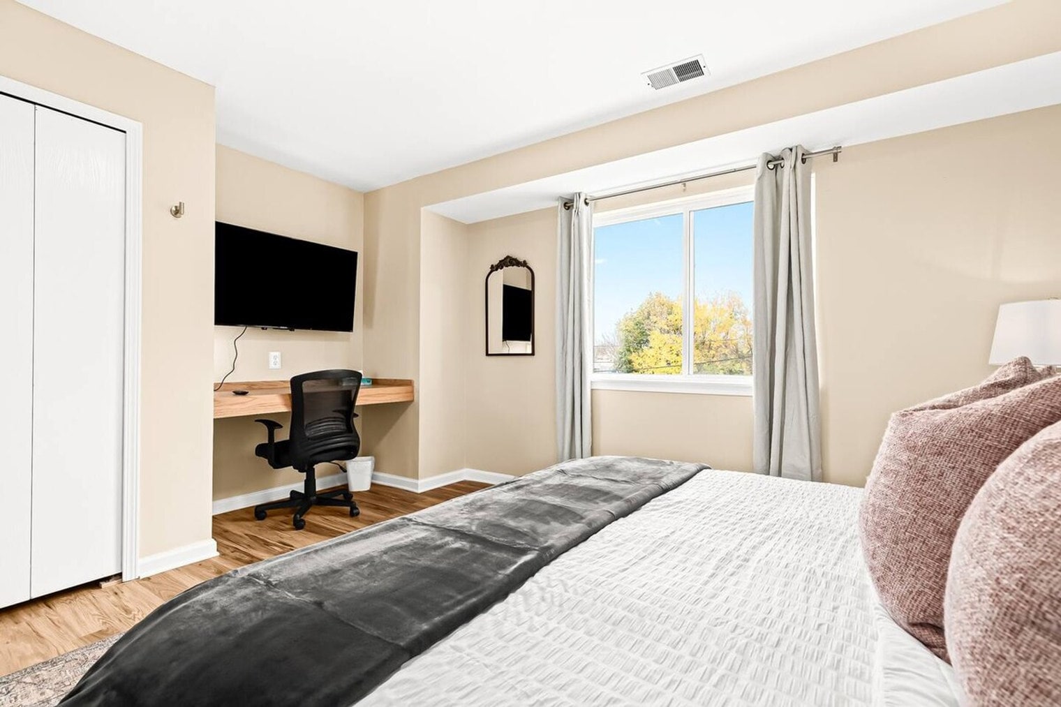 Building Photo - 27850 Gratiot Ave